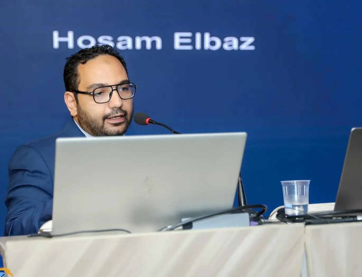 د. حسام الدين الباز — استشاري طب وجراحة العيون